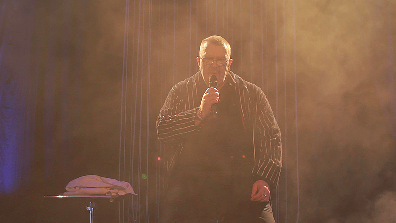Richard Müller vo filme Mira Rema Nespoznaný